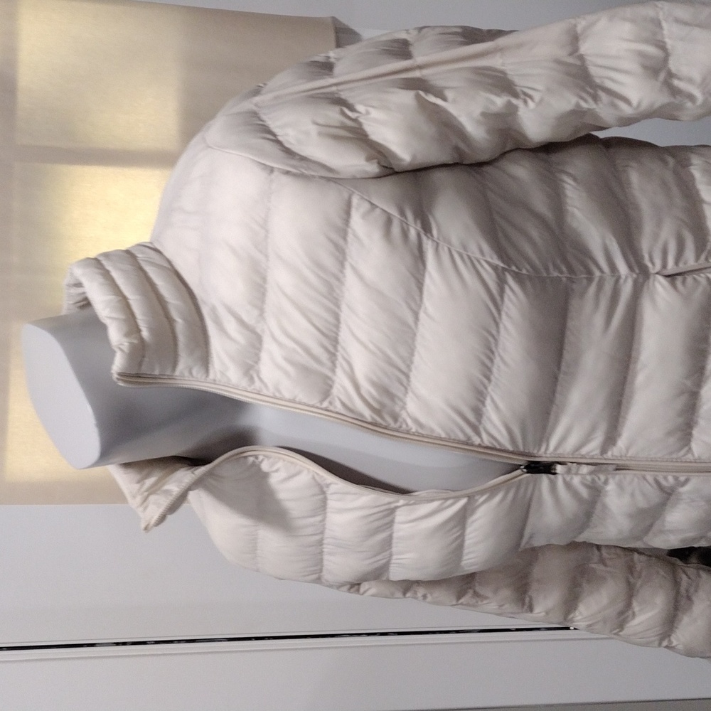 Amazon Essentials Cream Colored Puffer Jacket. Xs - image 1
